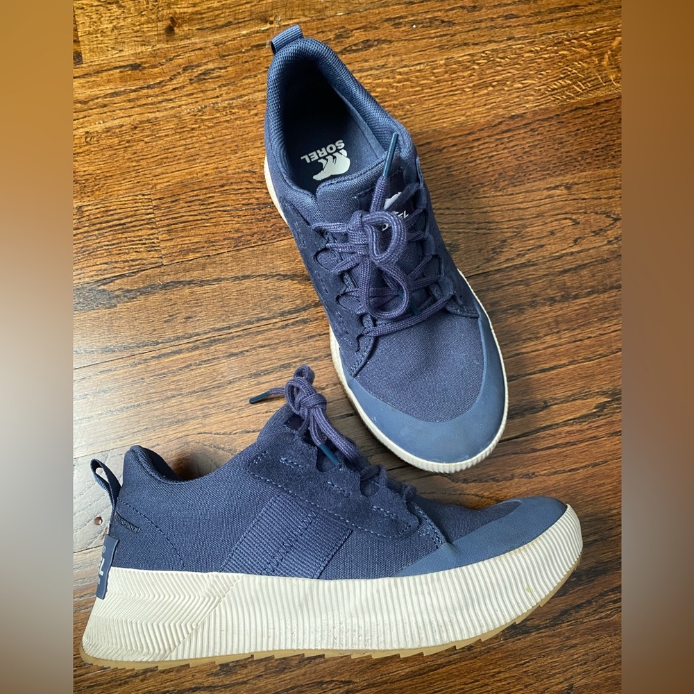 SOREL- Out N About Low Waterproof Sneakers Navy Women’s Size 8 natural rubber